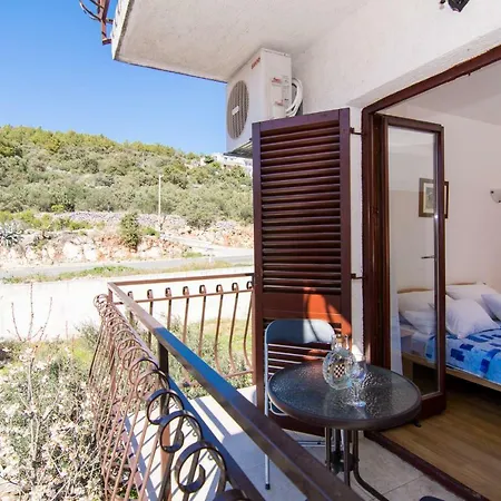 Apartment Jozic Seget Vranjica