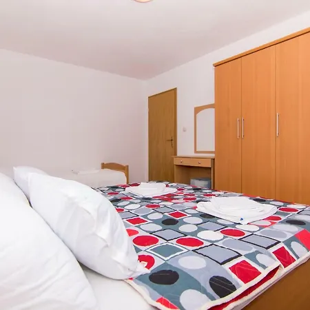 Apartment Jozic Seget Vranjica